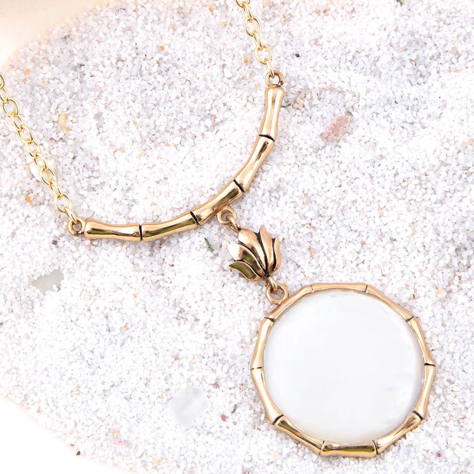 Mother of Pearl Pendant Necklace