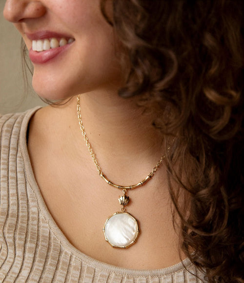 Mother of Pearl Pendant Necklace